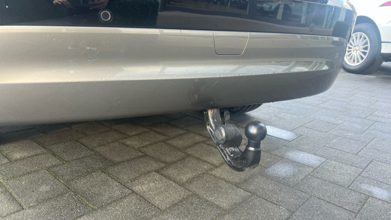 Land Rover Discovery 3.0 D300 R-Dynamic HSE 5dr Auto Diesel Station Wagon